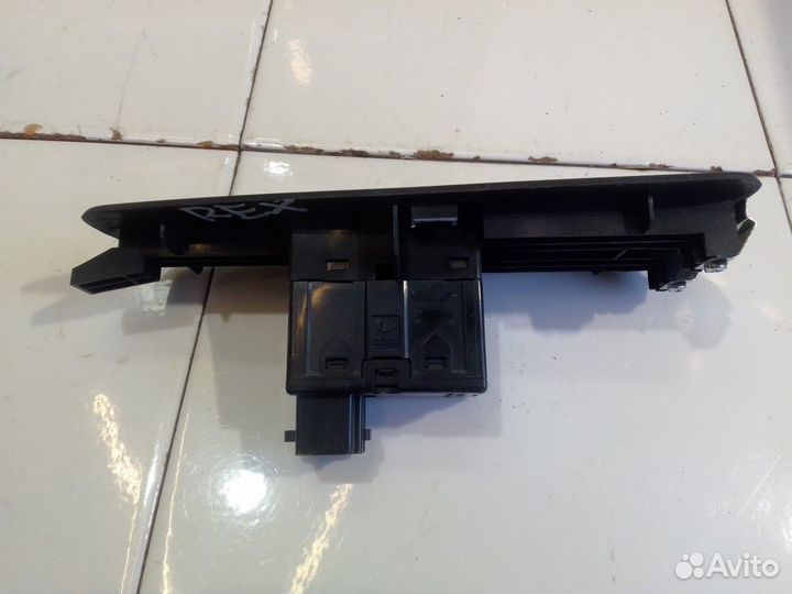 Кнопка стеклоподъемника задняя левая