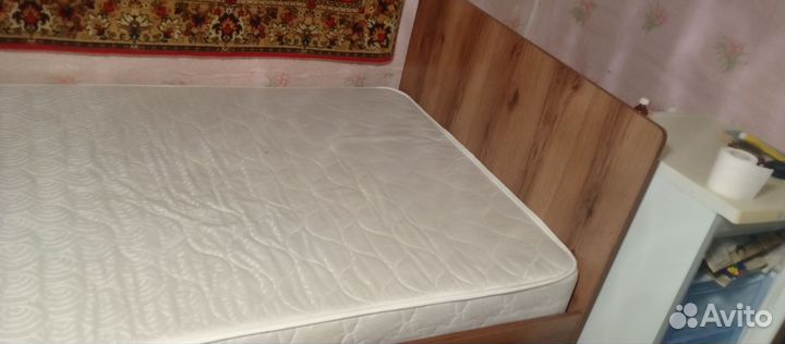 Кровать двухспальная с матрасом 160 200