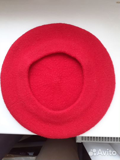 Берет красный женский
