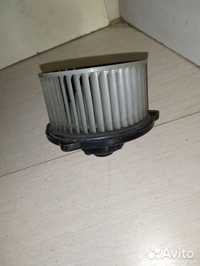 Моторчик печки Toyota Avensis 1