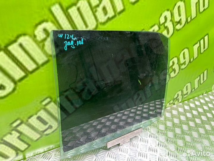 Стекло заднее левое Mercedes-Benz W124 M102 2.3