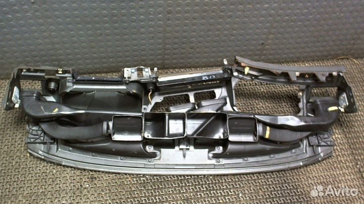 Панель передняя салона BMW 7 E38, 2000