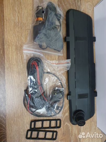 Видеорегистратор на зеркало заднего вида