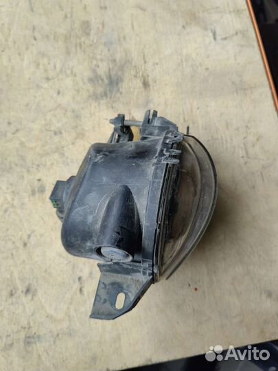 Противотуманная фара правая BMW 3 E90