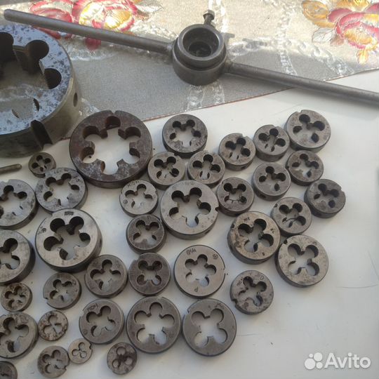 Метчики и плашки