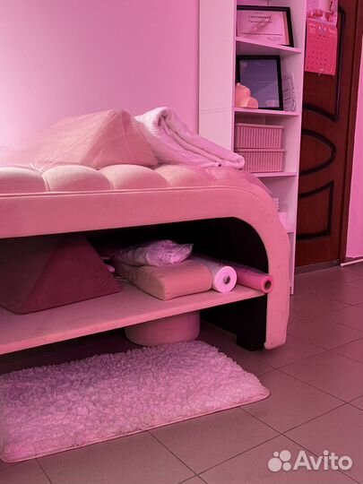 Кушетка и стул
