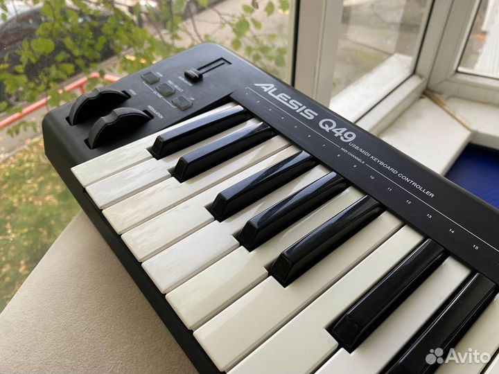 Alesis Q49 Миди клавиатура