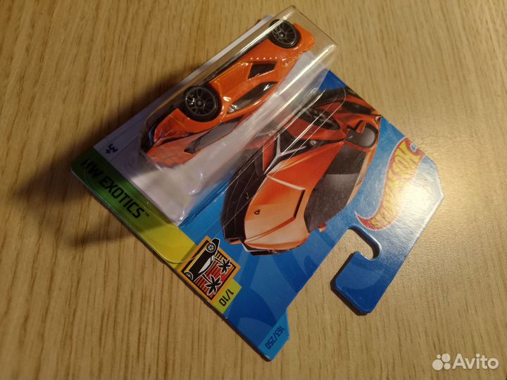 Машинка hot wheels