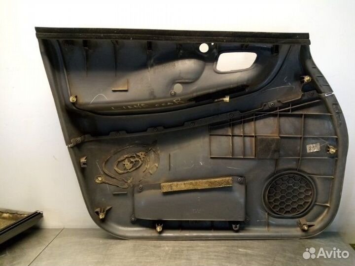 Обшивка двери передняя правая Suzuki Liana ER M16A