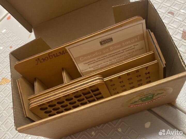 Вечеый календарь из натурального дерева