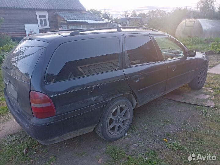 Ford Mondeo 1.8 МТ, 1998, 330 000 км