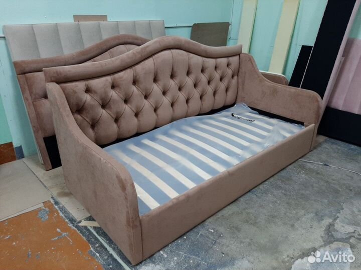 Кровать детская «Мадонна» с мягким изголовьем