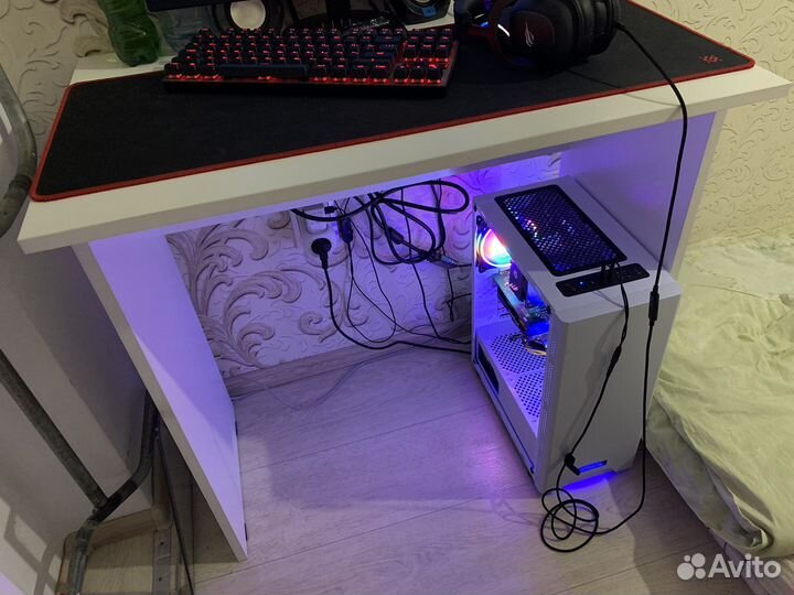 Письменный стол