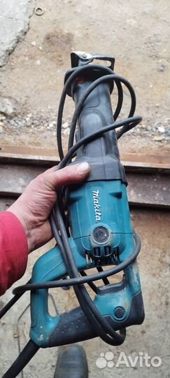 Сабельная пила makita