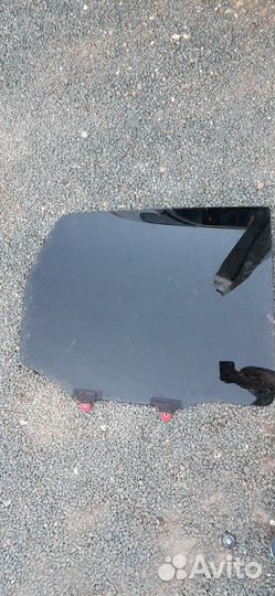 Заднее боковое стекло