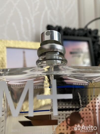 Escentric molecules 01 iris