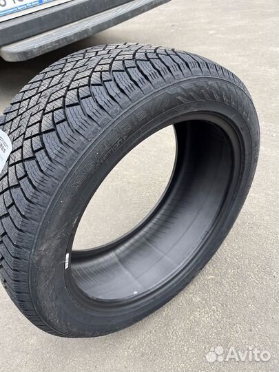 Nokian Tyres Hakkapeliitta R5 SUV 275/55 R20 117R