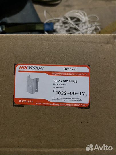 Угловой кронштейн HikVision DS-1276ZJ