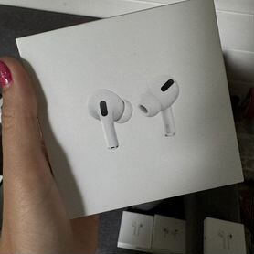 Коробки от айфонов и airpods