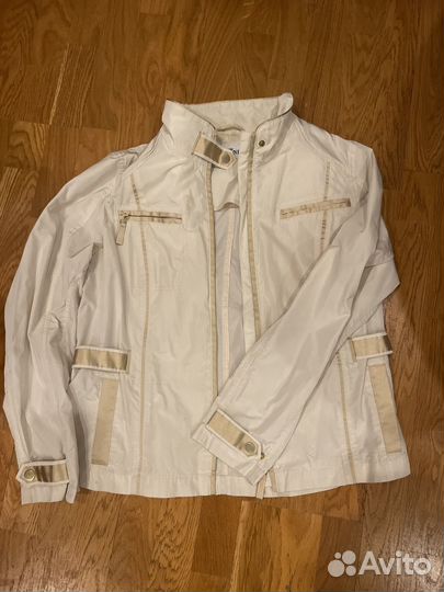 Ветровка женская