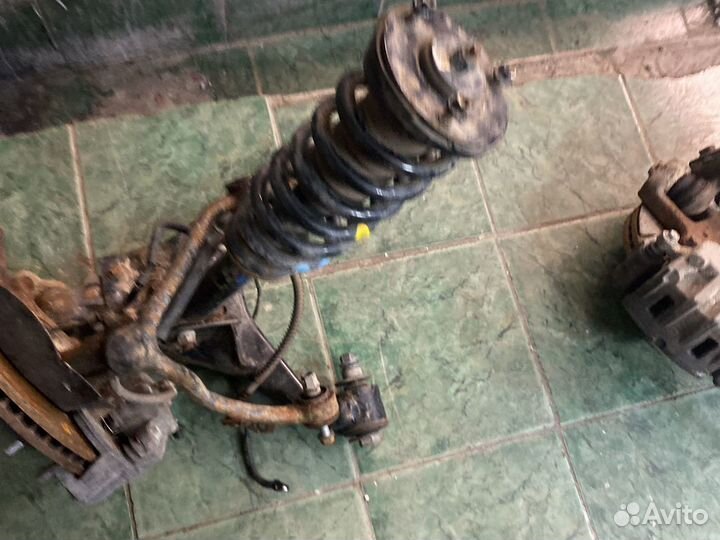 Переднии стойки Kis sorento 2009 год