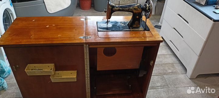 Швейная машинка singer