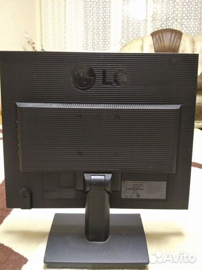 Монитор LG flatron L1919S-SF