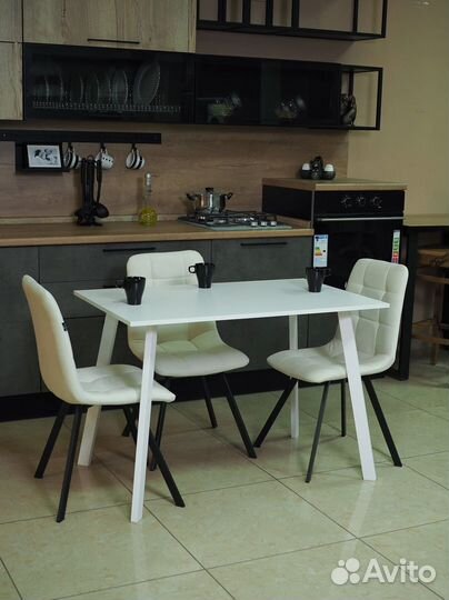 Кухонный стол в наличии белый