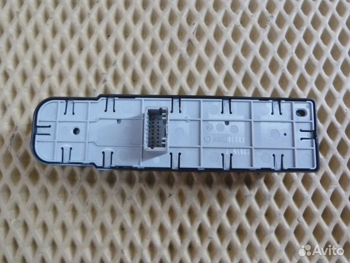 Блок управления стеклоподъемниками Renault Megane III 2009-2016 (809610006R)