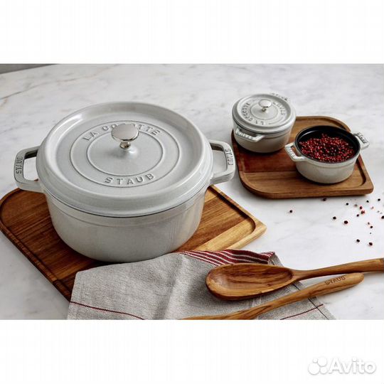Кастрюля чугунная Staub, кокот 24 см, белый