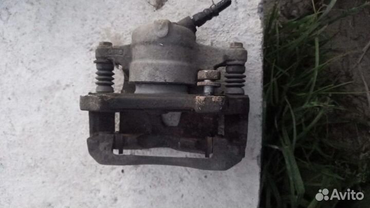 Суппорт передний правый Fiat Albea