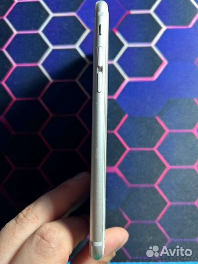 Телефон iPhone 6s