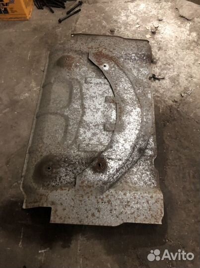 Экран тепловой глушителя Мазда CX7