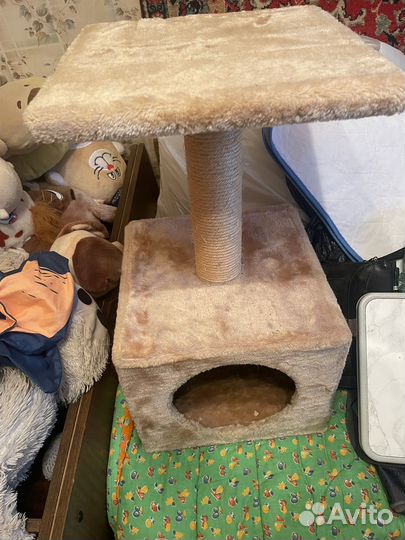 Кошачий домик с когтеточкой