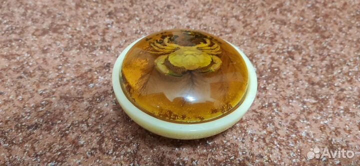 Продаю шкатулку для украшений с крышкой из янтаря