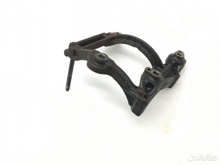 Кронштейн компрессора кондиционера Toyota Camry