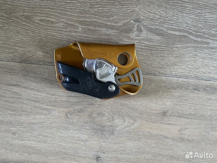 Страховочное устройство petzl Asap
