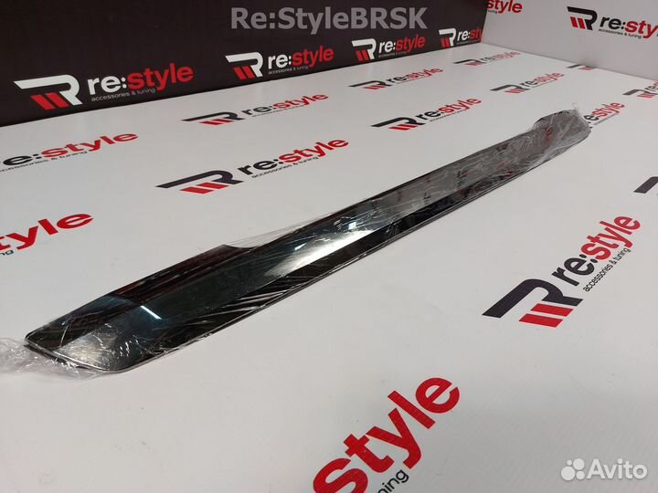 Накладка на 5-ю дверь Lexus LX570