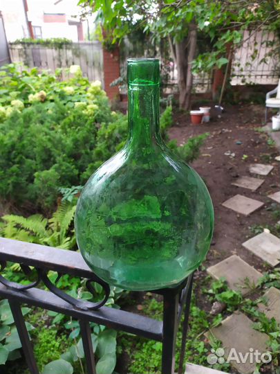 Бутыль старинная, объём больше двух литров