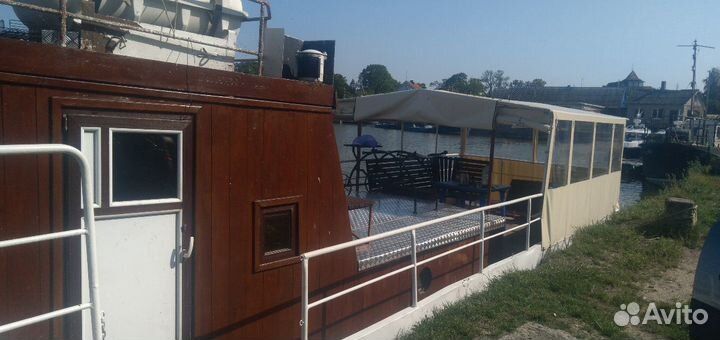 Прогулочный катер