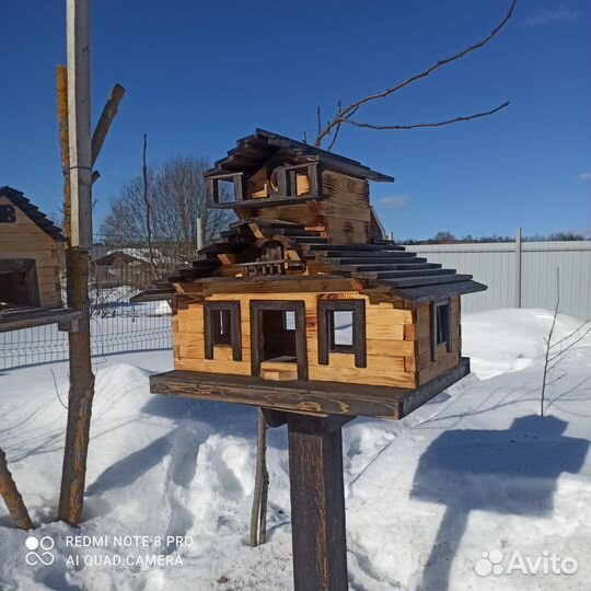 Кормушка для птиц и белок с бельчатником