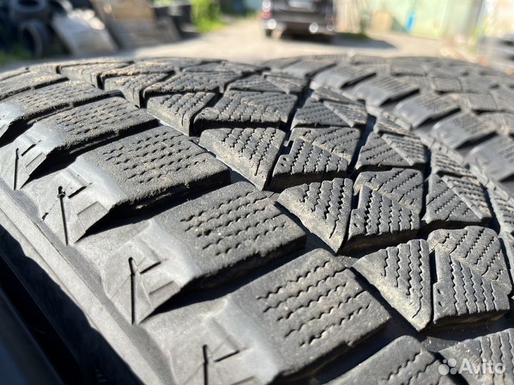 Bridgestone Blizzak DM-V2 235/55 R20 102T