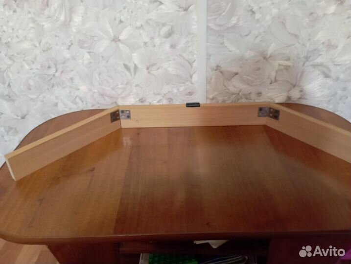 Полка стелаж угловая деревянная