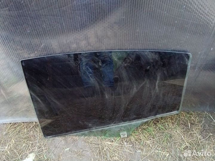 Стекло двери задней левой Mazda 3 BK седан