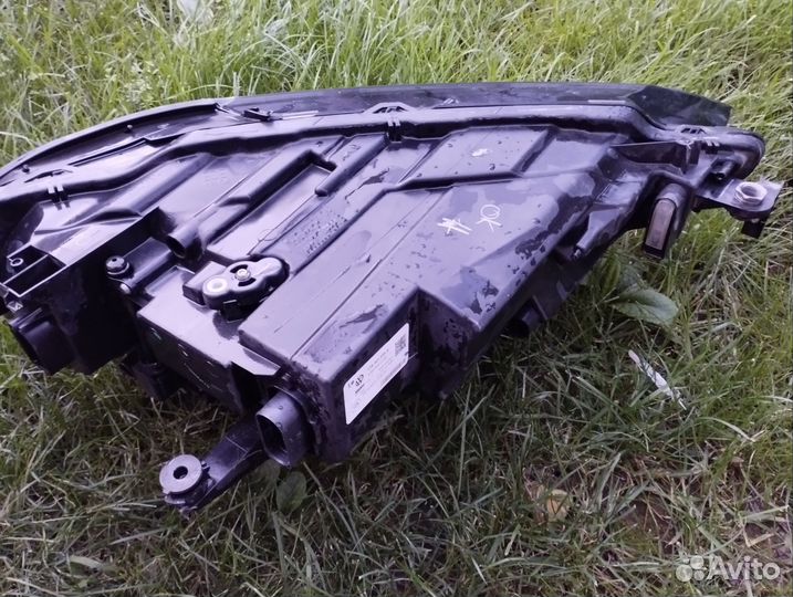 Фара оригинальная левая Фольксваген джета 7