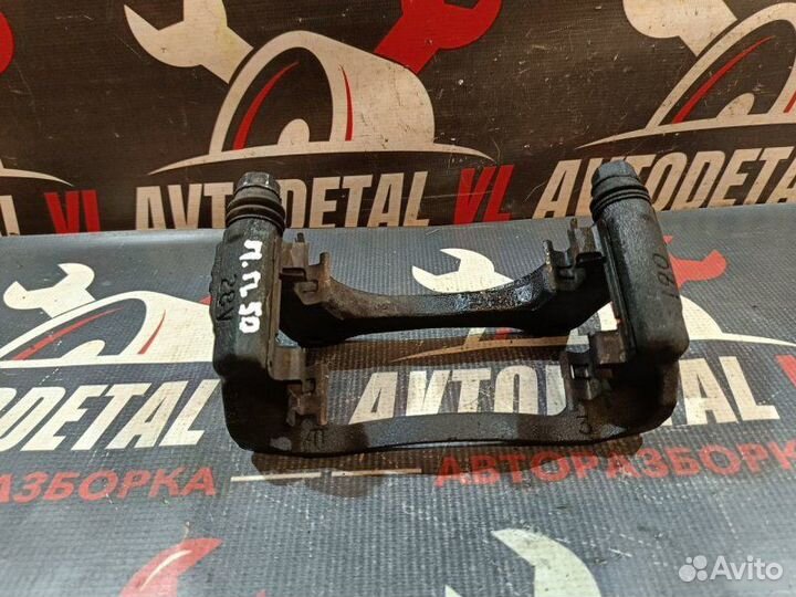 Скоба суппорта передняя Toyota Wish Xe10 минивэн