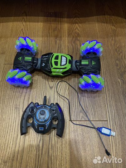 Трюковая радиоуправляемая машина дрифт перевертыш