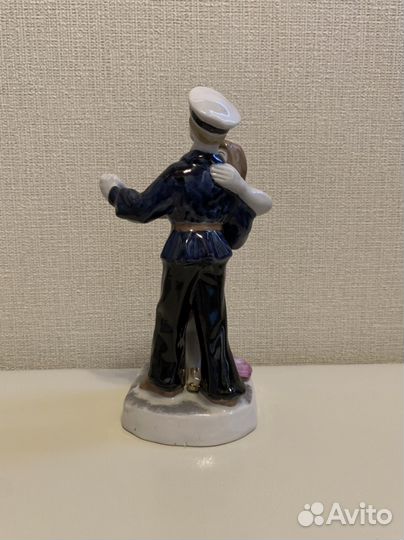 Фарфоровая статуэтка вальс