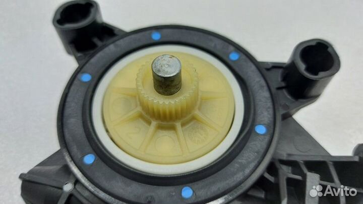 Моторчик стеклоподъемника задний левый Volkswagen