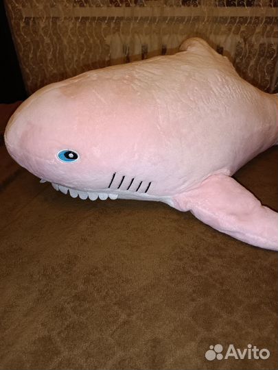 Игрушка акула розовая